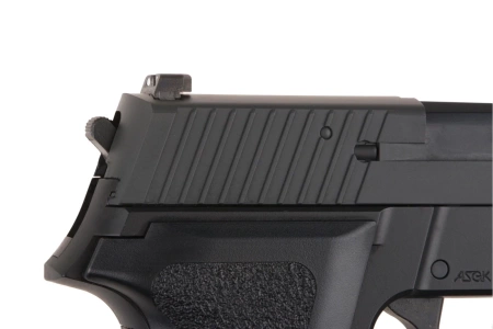 Replika pistoletu E2