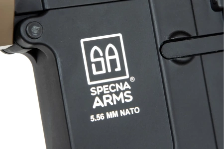 Replika karabinka SA-H08 ONE™ TITAN™ V2 Custom - Half-Tan