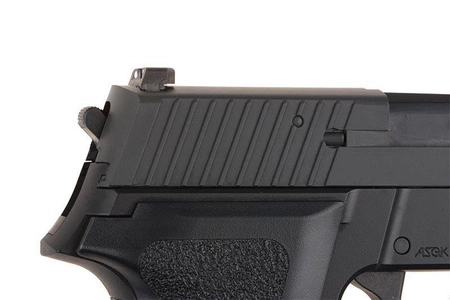 Replika pistoletu E2