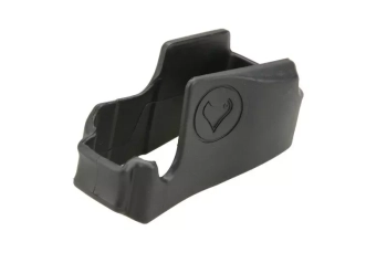 Antypoślizgowa nakładka na gniazdo magazynka