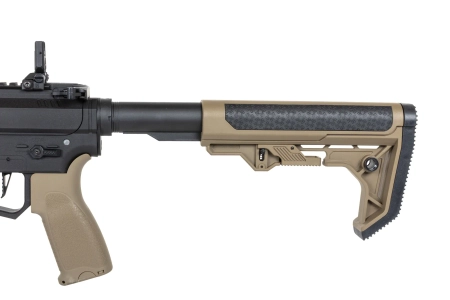 Pistolet maszynowy ASG Specna Arms SA-FX02 FLEX™ HAL ETU Half-Tan z pomarańczowym urządzeniem wylotowym