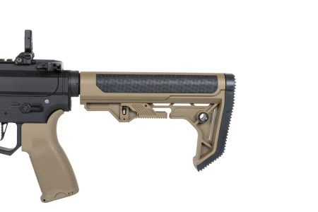 Pistolet maszynowy ASG Specna Arms SA-FX02 FLEX™ HAL ETU Half-Tan z pomarańczowym urządzeniem wylotowym