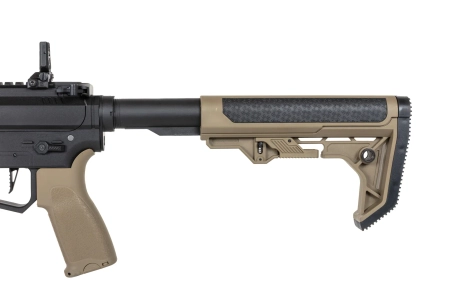 Pistolet maszynowy ASG Specna Arms SA-FX01 FLEX™ HAL ETU Half-Tan z pomarańczowym urządzeniem wylotowym