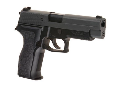 Replika pistoletu E2