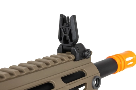 Pistolet maszynowy ASG Specna Arms SA-FX01 FLEX™ HAL ETU Half-Tan z pomarańczowym urządzeniem wylotowym