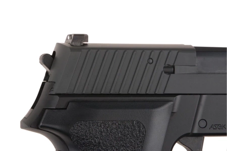 Replika pistoletu E2